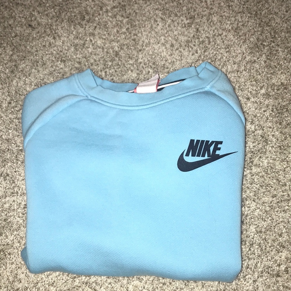 NWOT women’s nike rally crew sweatshirt